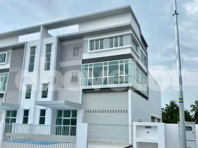 HIGH CEILING 30ft Light Industrial Warehouse Factory at Golden Gateway Valdor | aboveLot